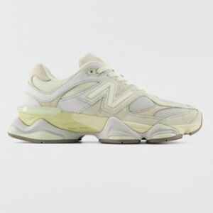 NIB New Balance 9060 size 7  Mineral/Grey Matter